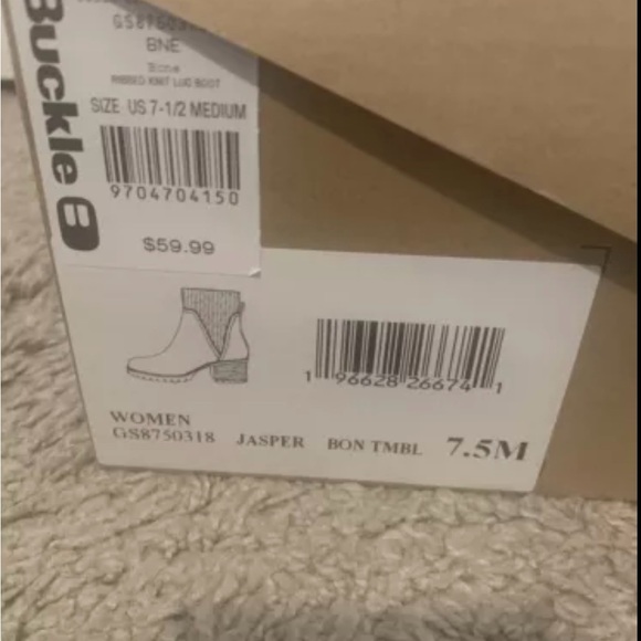 Sz7.5- MIA white booties - Picture 4 of 4